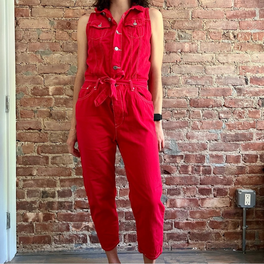 Cropped Red Levi’s Jumpsuit 🍅